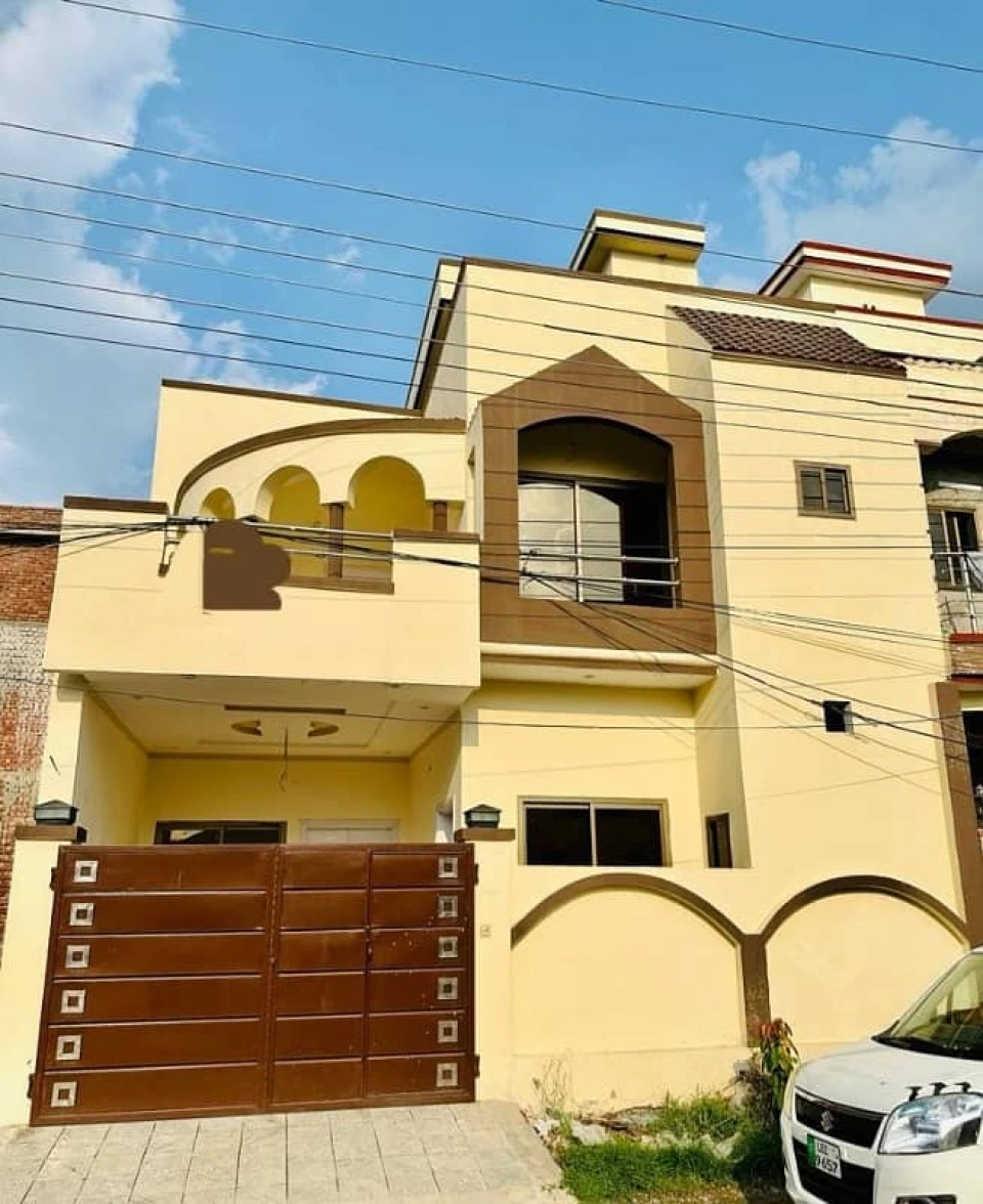 Ready to sale a prime location house 5 marla in diamond city sialkot