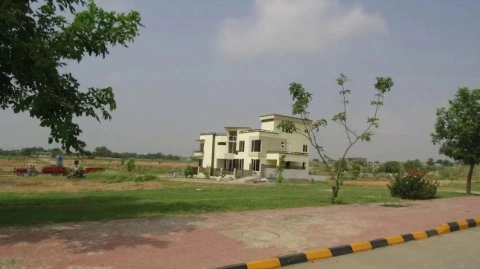10 kanal farm house plot in block d gulberg greens islamabad developed