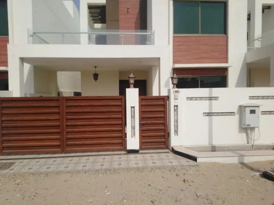 A centrally located house is available for sale in bahawalpur
