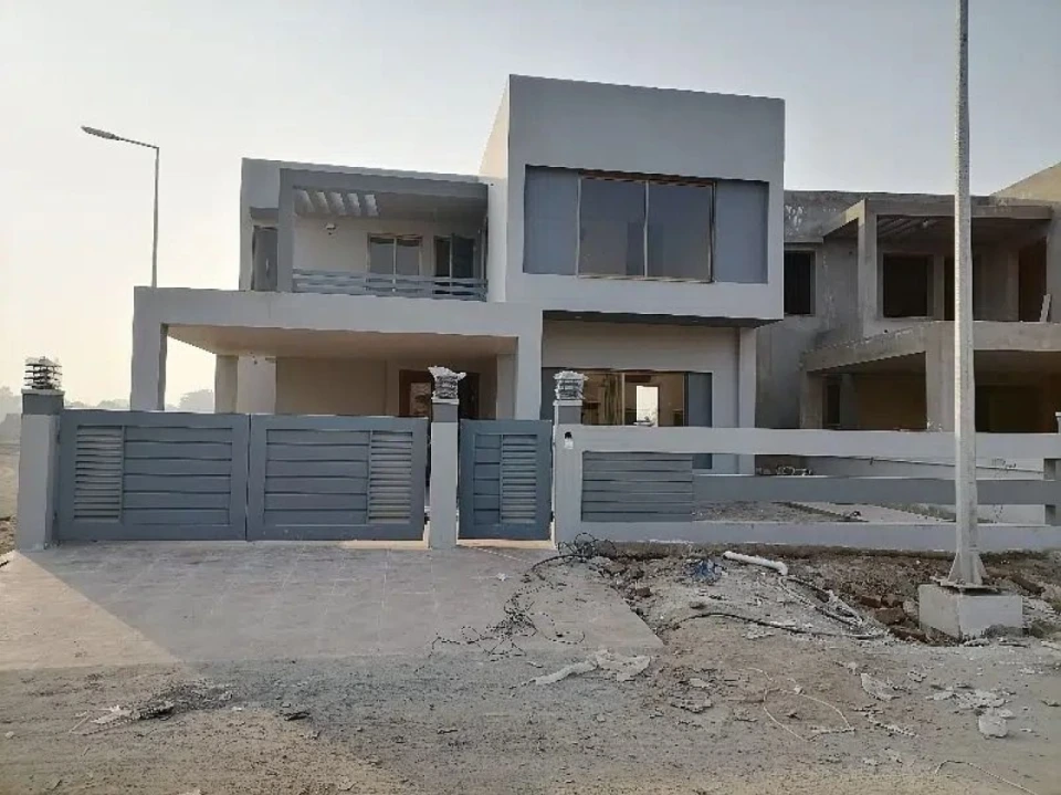 Ideal prime location 12 marla house available in dha villas, multan