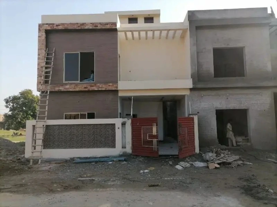 Prime location 6 marla house for sale in rs. 14000000 only