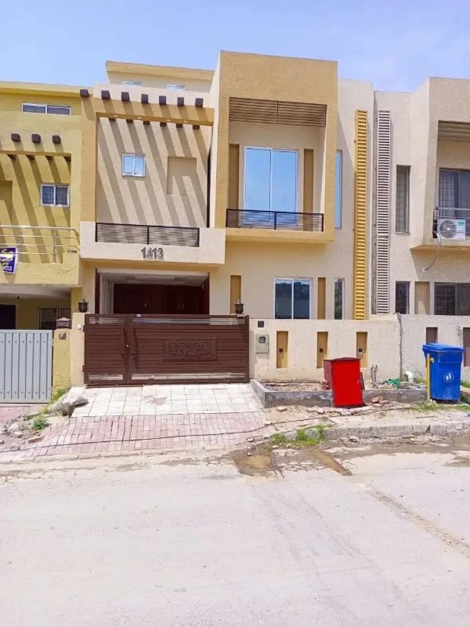 Bahria town phase 8, 5 marla designer house perfectly constructed outstanding location near to masjid park school and commercial area for sale